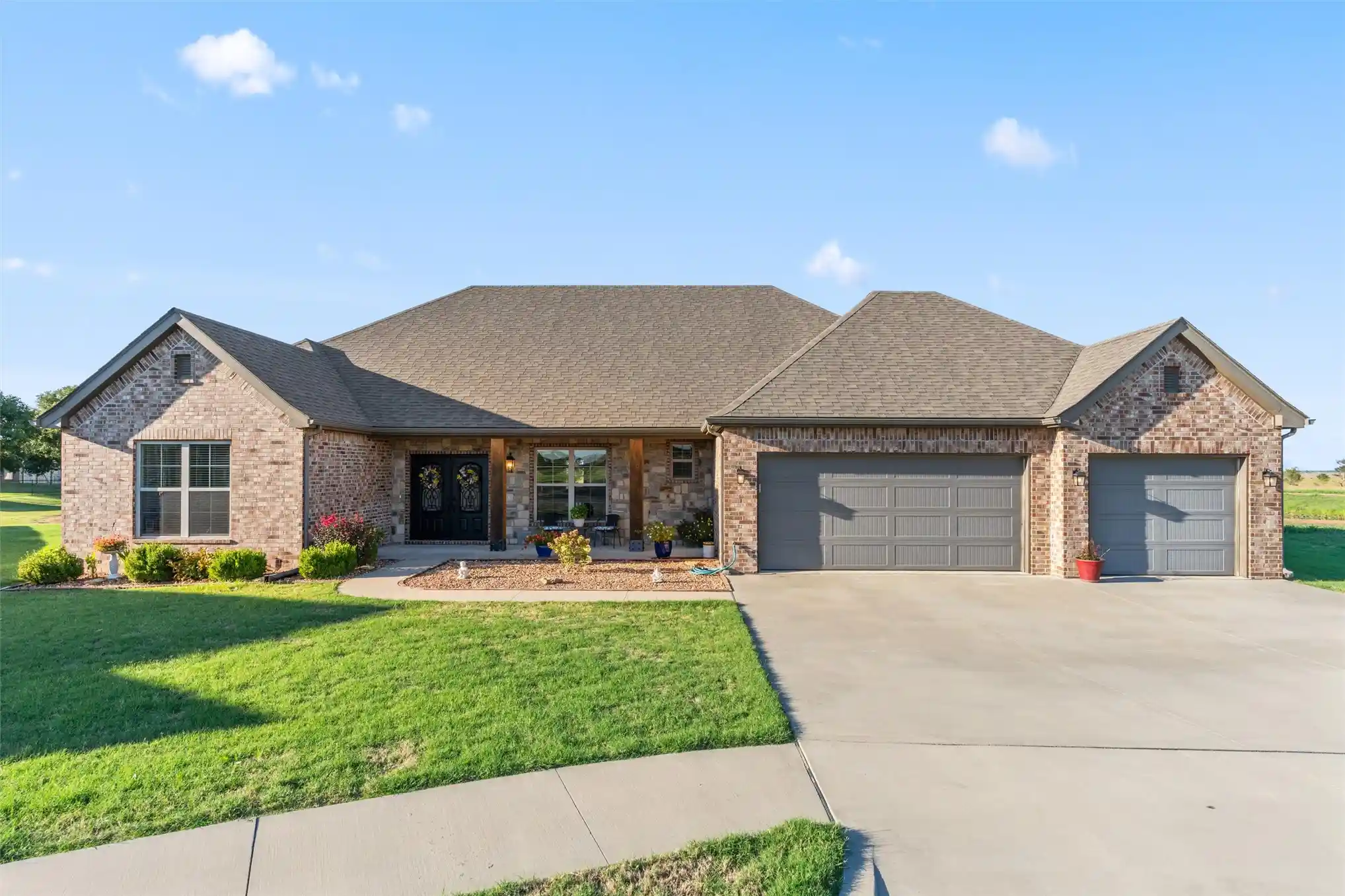 Photo 1 of Single family home for sale at 5808 Ohio St, Bartlesville, OK 74006 | MLS# 2634721 | Listing updated on 2026-10-19