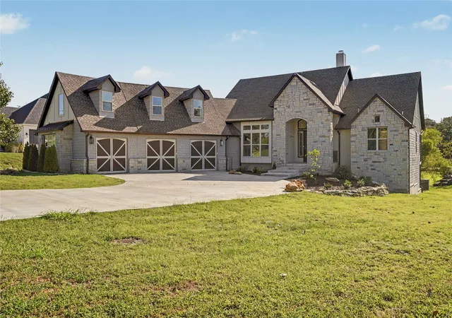Photo 2 of Single family home for sale at 421 Summercrest Ct, Sapulpa, OK 74066 | MLS# 2634736 | Listing updated on 2026-09-22