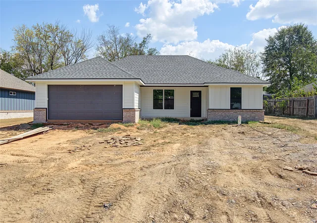 Photo 1 of Single family home for sale at 1809 Deer Run, Muskogee, OK 74403 | MLS# 2634597 | Listing updated on 2026-09-22
