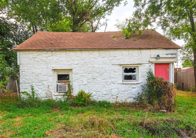 Photo 1 of Single family home for sale at 305 Chickasaw Ave #1/2, Claremore, OK 74017 | MLS# 2634816 | Listing updated on 2026-09-23