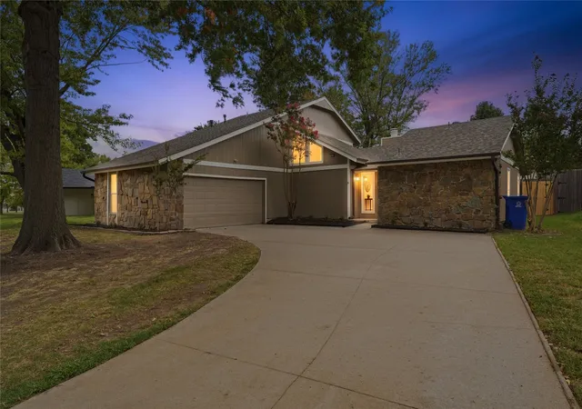 Photo 2 of Single family home for sale at 1409 N Juniper Ave, Broken Arrow, OK 74012 | MLS# 2634873 | Listing updated on 2026-10-05