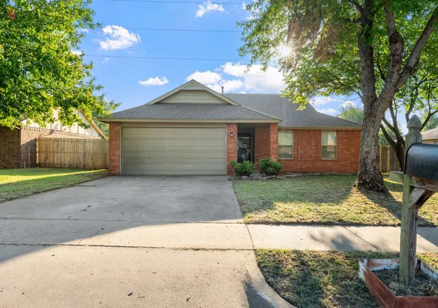 Photo 1 of Sale Pending at 8247 N 128th Eastavenue, Owasso, OK 74055 | MLS# 2633647 | Listing updated on 2026-09-26