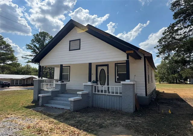 Photo 2 of Single family home for sale at 1128 Shawnee, Hartshorne, OK 74547 | MLS# 2634900 | Listing updated on 2026-09-23