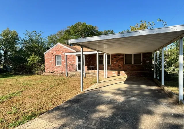 Photo 2 of Single family home for sale at 211 S Ohio Ave, Haskell, OK 74436 | MLS# 2634905 | Listing updated on 2026-09-23