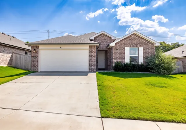 Photo 1 of Single family home for sale at 2001 E Vandalia St, Broken Arrow, OK 74012 | MLS# 2634596 | Listing updated on 2026-09-28