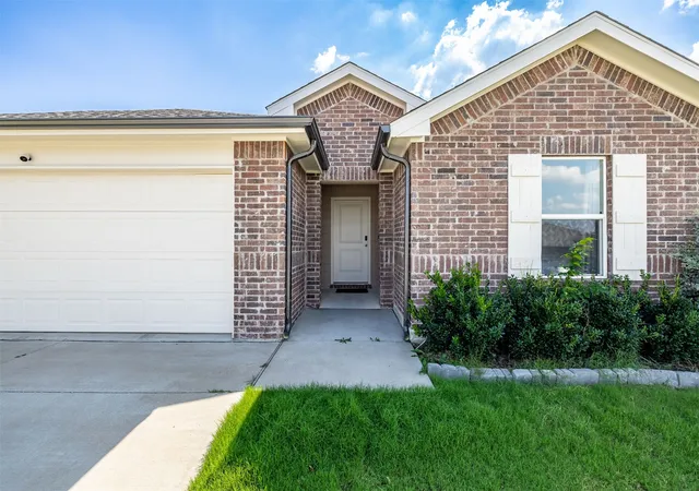 Photo 2 of Single family home for sale at 2001 E Vandalia St, Broken Arrow, OK 74012 | MLS# 2634596 | Listing updated on 2026-09-28