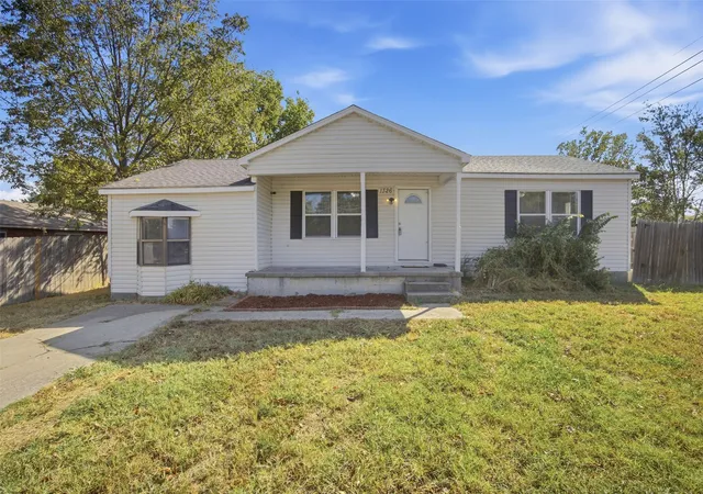 Photo 2 of Single family home for sale at 1326 N Hickory, Mc Alester, OK 74501 | MLS# 2635004 | Listing updated on 2026-10-28