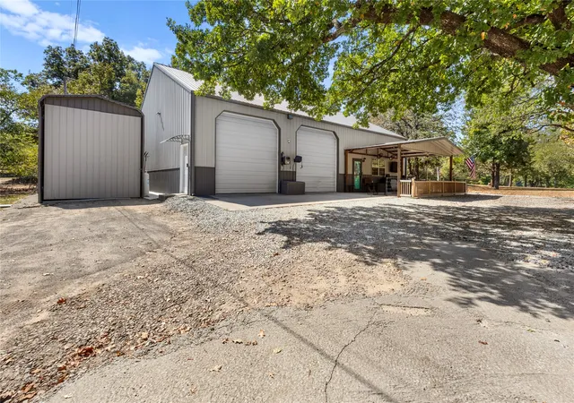 Photo 2 of Single family home for sale at 420848 E 1165 Road, Eufaula, OK 74432 | MLS# 2634863 | Listing updated on 2026-09-24