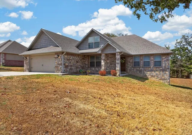 Single family home for sale at 301 Eagle Crst, Poteau, OK 74953 | MLS# 2635012