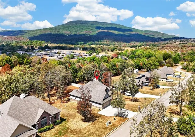 Photo 3 of Single family home for sale at 301 Eagle Crst, Poteau, OK 74953 | MLS# 2635012 | Listing updated on 2026-10-01