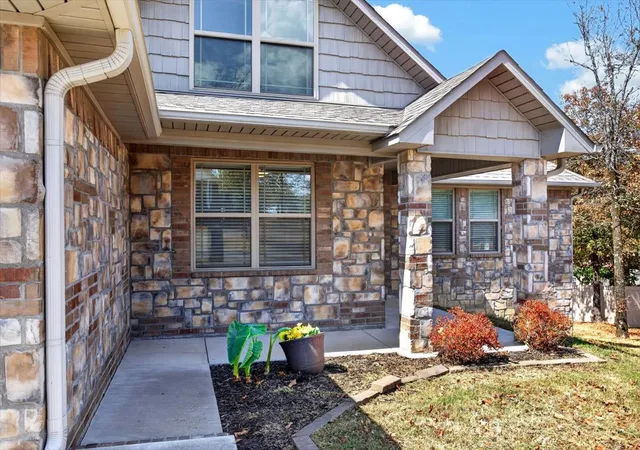 Photo 3 of Single family home for sale at 301 Eagle Crst, Poteau, OK 74953 | MLS# 2635012 | Listing updated on 2026-10-01