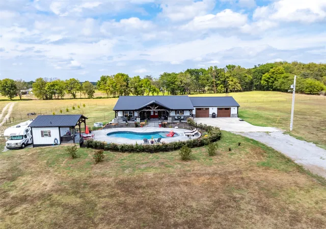 Single family home for sale at 348 E Tulsa Ave, Kansas, OK 74347 | MLS# 2635042