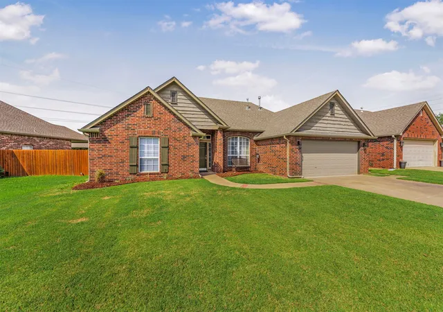 Photo 2 of Sale Pending at 7518 N 134th East Pl, Owasso, OK 74055 | MLS# 2633115 | Listing updated on 2026-09-25