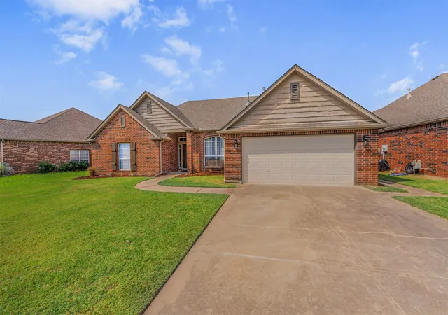 Photo 3 of Sale Pending at 7518 N 134th East Pl, Owasso, OK 74055 | MLS# 2633115 | Listing updated on 2026-09-25