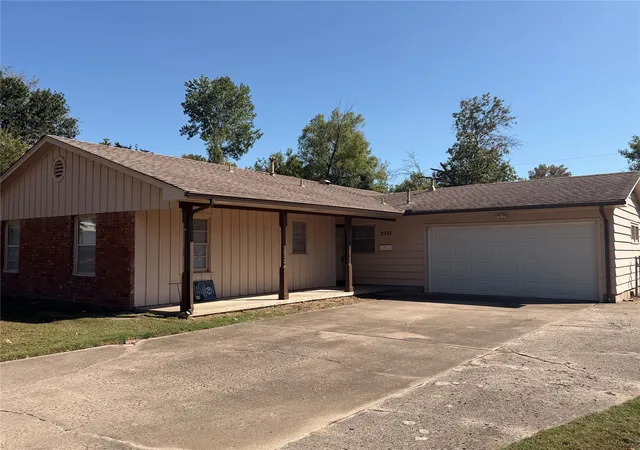 Photo 1 of Sale Pending at 2521 Georgia Ave, Muskogee, OK 74403 | MLS# 2635002 | Listing updated on 2026-09-30