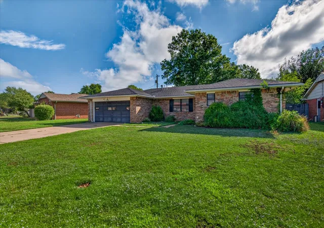 Single family home for sale at 520 S Barclay Ave, Dewey, OK 74029 | MLS# 2633740