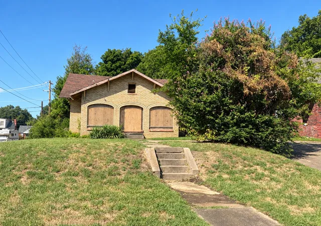 Photo 1 of Sale Pending at 1902 N Cheyenne Ave, Tulsa, OK 74106 | MLS# 2634738 | Listing updated on 2026-10-01