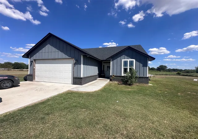 Single family home for sale at 1808 Mallard Dr, Coalgate, OK 74538 | MLS# 2635117
