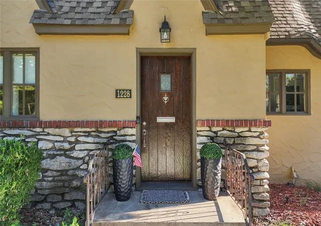 Photo 3 of Single family home for sale at 1228 E 28th Street, Tulsa, OK 74114 | MLS# 2634910 | Listing updated on 2026-10-10