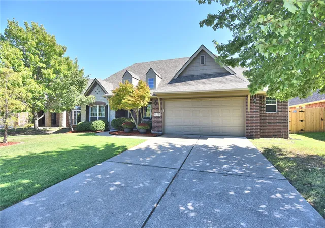 Photo 2 of Single family home for sale at 11721 Vine St, Jenks, OK 74037 | MLS# 2635121 | Listing updated on 2026-10-08