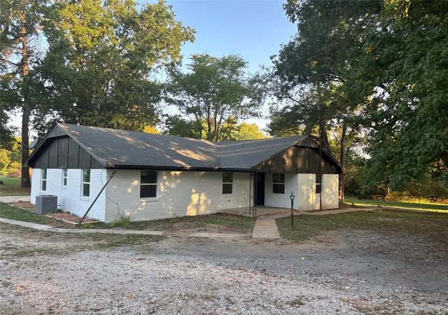 Photo 1 of Single family home for sale at 21606 County Rd 3 Dr, Stonewall, OK 74871 | MLS# 2635116 | Listing updated on 2026-09-24