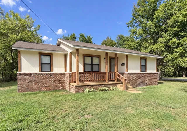 Photo 2 of Sale Pending at 809 E Boone, Tahlequah, OK 74464 | MLS# 2635119 | Listing updated on 2026-09-28