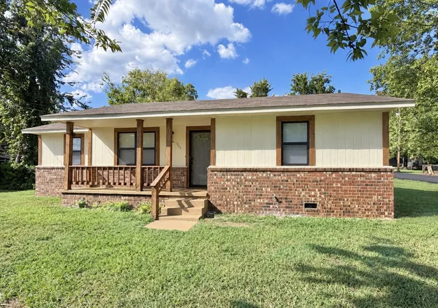 Photo 3 of Sale Pending at 809 E Boone, Tahlequah, OK 74464 | MLS# 2635119 | Listing updated on 2026-09-28