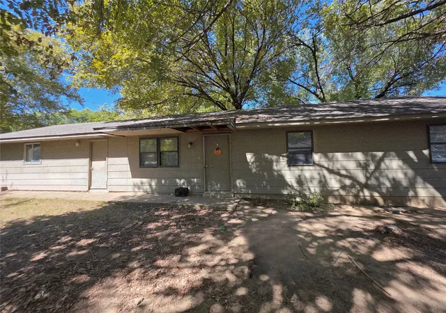 Photo 2 of Single family home for sale at 416 N Moore Ave, Claremore, OK 74017 | MLS# 2634918 | Listing updated on 2026-10-02