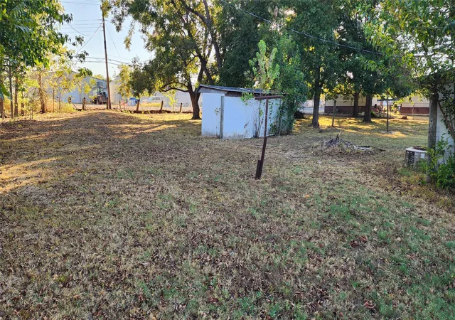 Photo 2 of Single family home for sale at 808 Peoria Ave, Hartshorne, OK 74547 | MLS# 2634301 | Listing updated on 2026-09-24