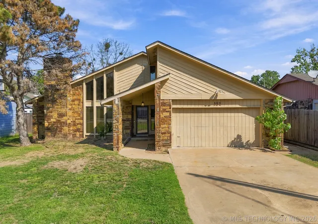 Single family home for sale at 161 E K Pl, Jenks, OK 74037 | MLS# 2634527
