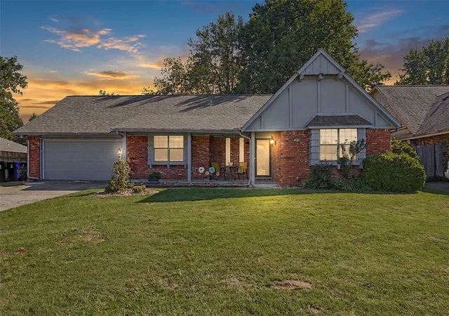 Photo 1 of Single family home for sale at 1405 W Indianola St, Broken Arrow, OK 74012 | MLS# 2634868 | Listing updated on 2026-09-24
