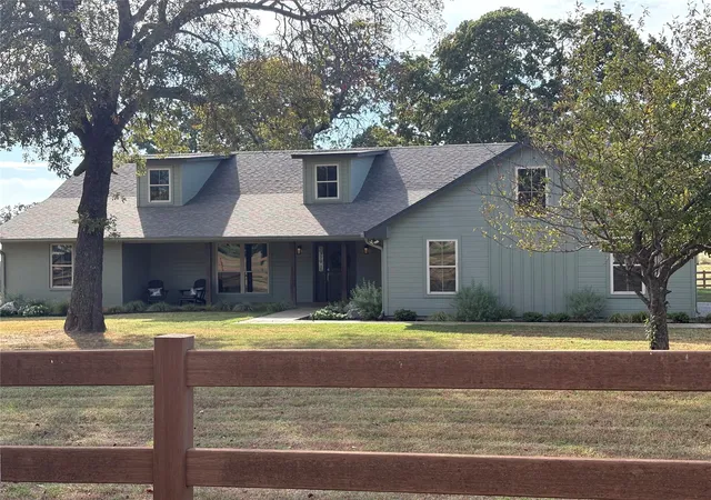 Photo 1 of Single family home for sale at 2 Hickory Pl, Durant, OK 74701 | MLS# 2635217 | Listing updated on 2026-10-05