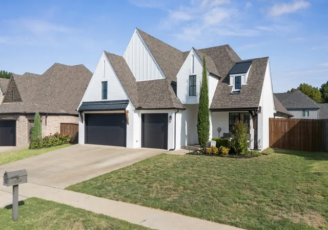Photo 2 of Single family home for sale at 2240 W Charlotte St, Broken Arrow, OK 74011 | MLS# 2634902 | Listing updated on 2026-09-29