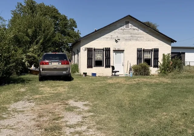 Photo 2 of Single family home for sale at 113 Fresno Ave, Ponca City, OK 74601 | MLS# 2635269 | Listing updated on 2026-10-09