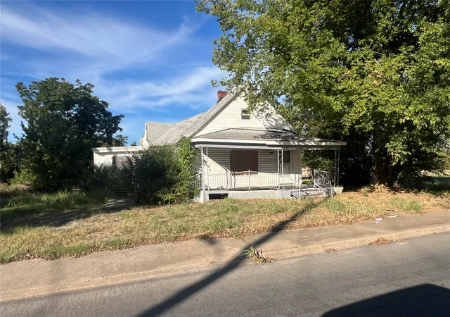 Photo 1 of Single family home for sale at 610 Martin Luther King, Muskogee, OK 74401 | MLS# 2635300 | Listing updated on 2026-10-07