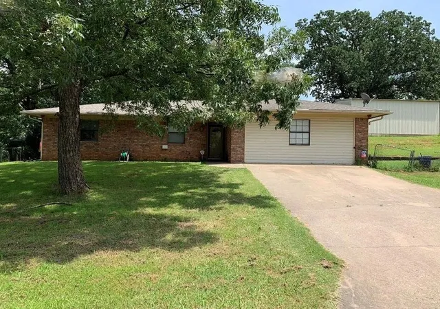Photo 1 of Single family home for sale at 1710 N 10th Avenue, Durant, OK 74701 | MLS# 2635059 | Listing updated on 2026-09-25