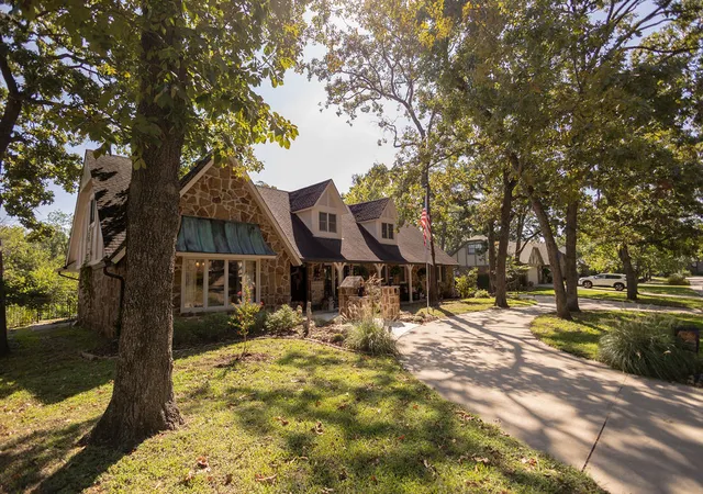 Photo 2 of Single family home for sale at 1010 N Faulkner Pl, Claremore, OK 74017 | MLS# 2635224 | Listing updated on 2026-09-26