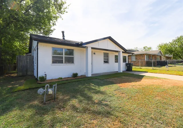 Photo 2 of Single family home for sale at 1007 W 9th Street, Claremore, OK 74017 | MLS# 2634824 | Listing updated on 2026-10-01