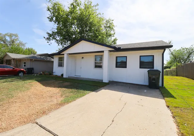 Photo 3 of Single family home for sale at 1007 W 9th Street, Claremore, OK 74017 | MLS# 2634824 | Listing updated on 2026-10-01