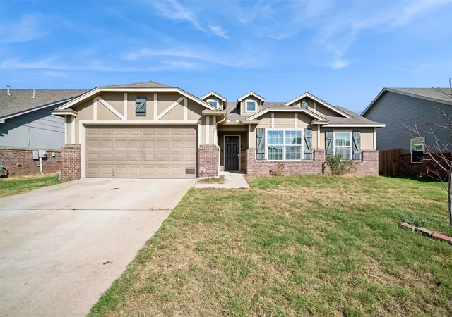 Photo 1 of Sale Pending at 7223 S Laurel Pl W, Broken Arrow, OK 74011 | MLS# 2635316 | Listing updated on 2026-10-06