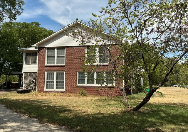 Photo 2 of Single family home for sale at 600 S 12th Avenue, Madill, OK 73446 | MLS# 2635313 | Listing updated on 2026-09-29