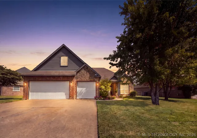 Photo 1 of Sale Pending at 26585 Columbia Crst Dr, Claremore, OK 74019 | MLS# 2635062 | Listing updated on 2026-10-06