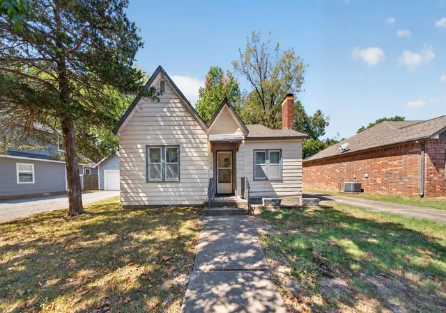 Photo 2 of Single family home for sale at 114 N Coo Y Yah, Pryor, OK 74361 | MLS# 2635237 | Listing updated on 2026-10-02