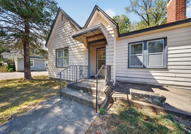 Photo 3 of Single family home for sale at 114 N Coo Y Yah, Pryor, OK 74361 | MLS# 2635237 | Listing updated on 2026-10-02