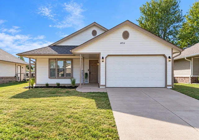 Photo 1 of Sale Pending at 24912 S Heartwood Dr, Claremore, OK 74019 | MLS# 2619320 | Listing updated on 2026-10-02