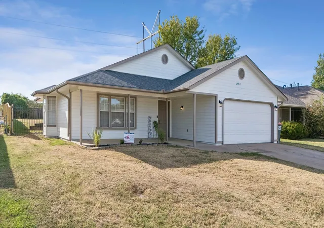 Photo 2 of Sale Pending at 24912 S Heartwood Dr, Claremore, OK 74019 | MLS# 2619320 | Listing updated on 2026-10-02