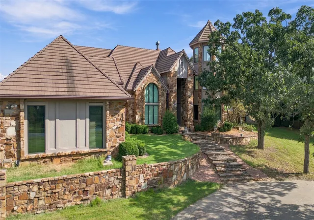 Photo 2 of Single family home for sale at 4825 W Oak Leaf Dr, Tulsa, OK 74132 | MLS# 2635310 | Listing updated on 2026-09-28