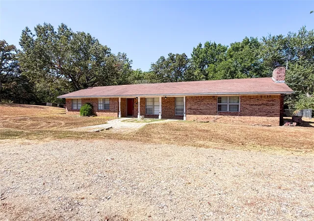 Photo 2 of Single family home for sale at 1372 N 4220 Road, Hugo, OK 74743 | MLS# 2635087 | Listing updated on 2026-09-26