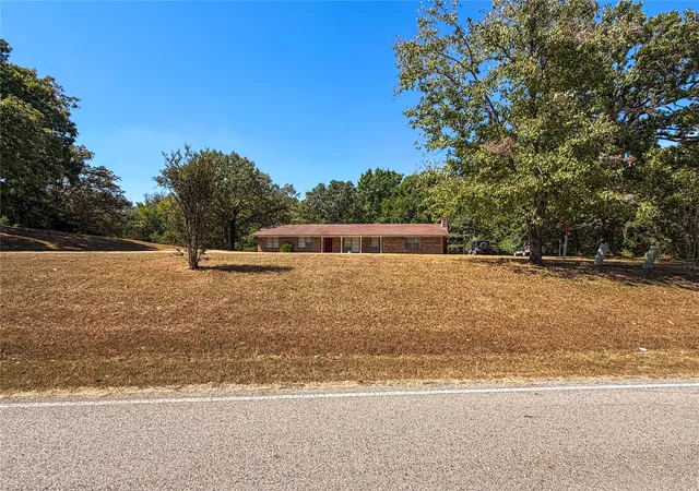 Photo 3 of Single family home for sale at 1372 N 4220 Road, Hugo, OK 74743 | MLS# 2635087 | Listing updated on 2026-09-26