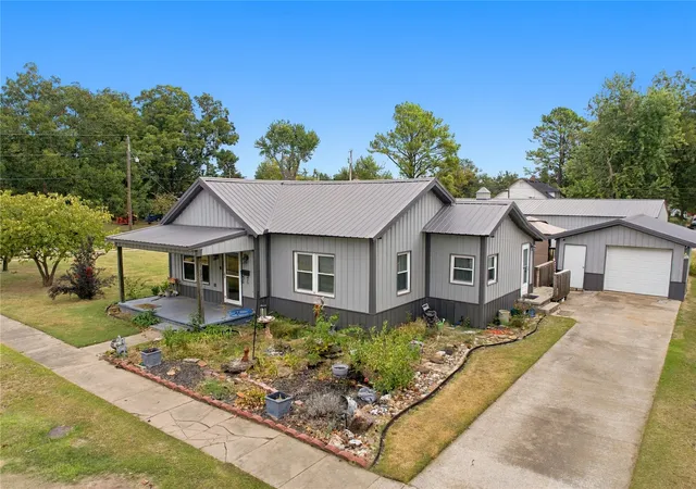 Photo 1 of Single family home for sale at 705 S 2nd Street, Morris, OK 74445 | MLS# 2635405 | Listing updated on 2026-09-26